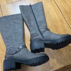 Nat tura Aliz zern boots size 9